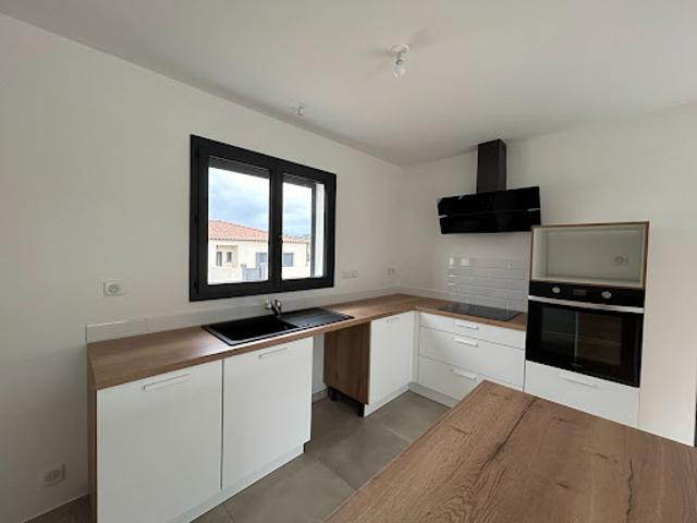 Location Maison 4 pièces 92 m2 Villegly