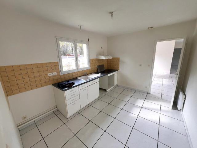 Louer maison de 4 pièces 94 m² 940 € à Moulis en Médoc 33480: une annonce Arthurimmo.com