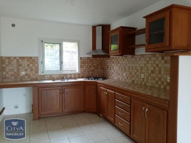 Location Maison 4 pièces 99m² ST GILLES LES HAUTS 97435
