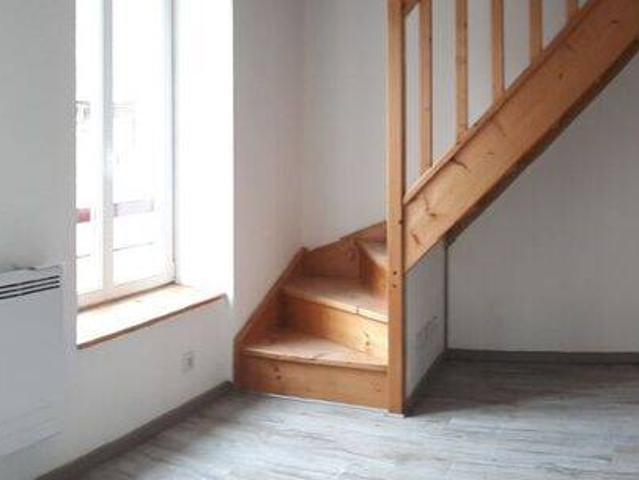 Location Maison 52 m² à Leynes 506 ¤ CC /mois