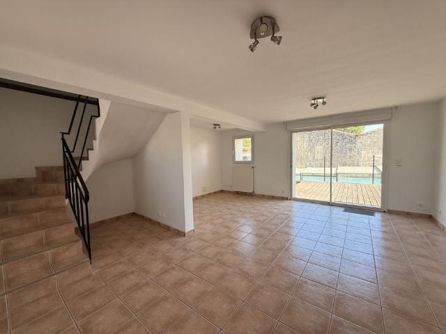 Location Maison 5 pièces 108m² BARON 33750
