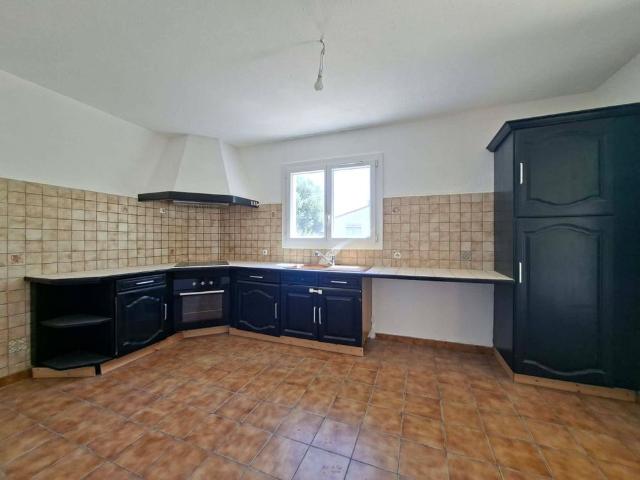 Location Maison 5 pièces 124m² VAUVERT 30600