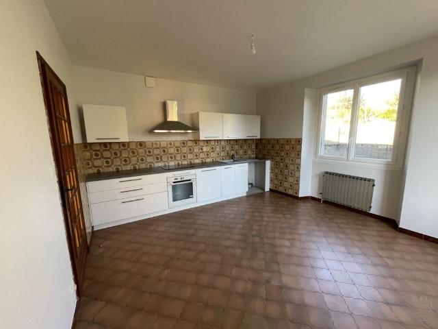 Location Maison 5 pièces 134m² RIEUPEYROUX 12240