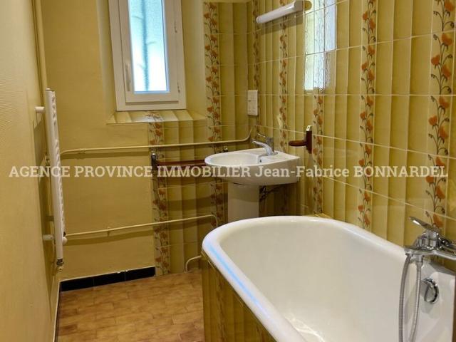 Location Maison 5 pièces 134m² SUZE LA ROUSSE 26790