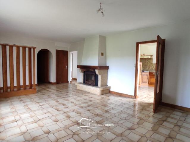 Location Maison 5 pièces 148m² ST SAUVANT 86600