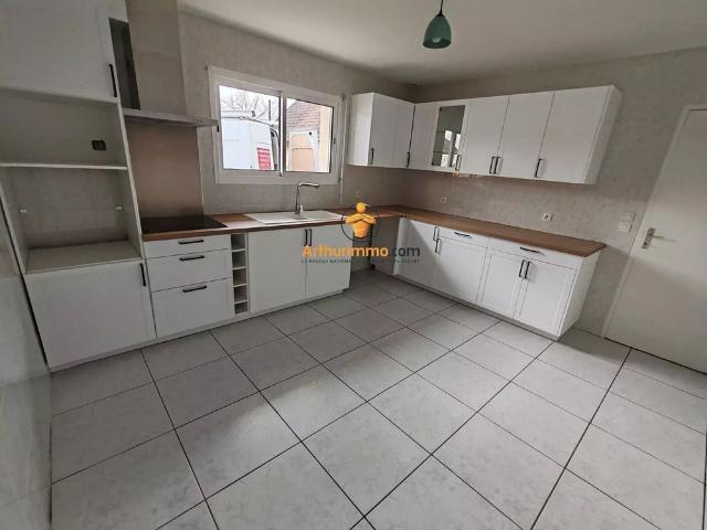 Location Maison 5 pièces 141 m2 à Buros
