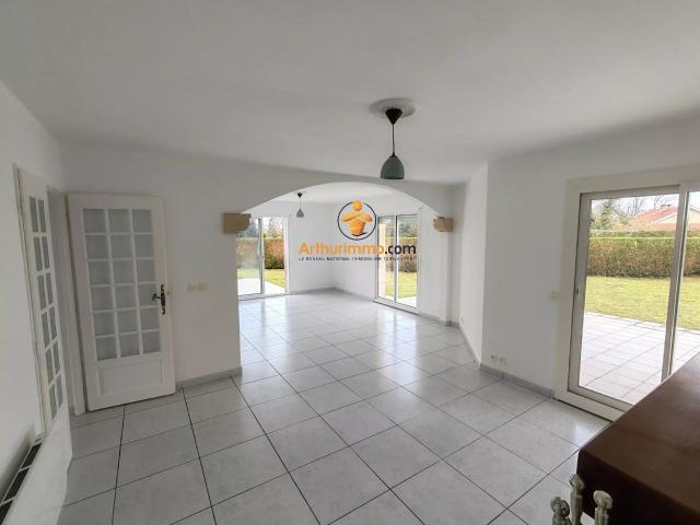 Location Maison 5 pièces 141 m2 à Buros