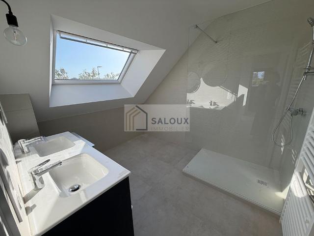 Location Maison 5 pièces 141m²