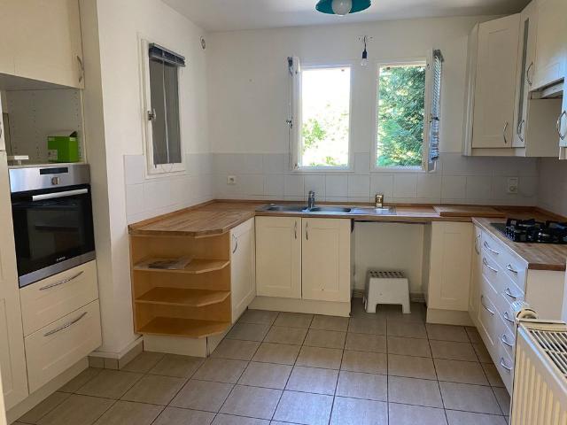 Location Maison 5 pièces 143m² STE FOY LES LYON 69110