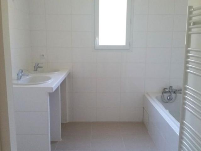 Location Maison 5 pièces 154m² LES ANGLES 30133