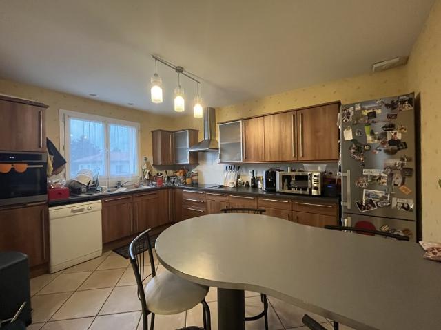 Location Maison 5 pièces 156m² PERIGNAT LES SARLIEVE 63170