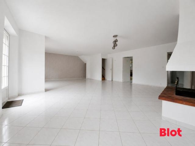 Location Maison 5 pièces 159m² BAIN DE BRETAGNE 35470