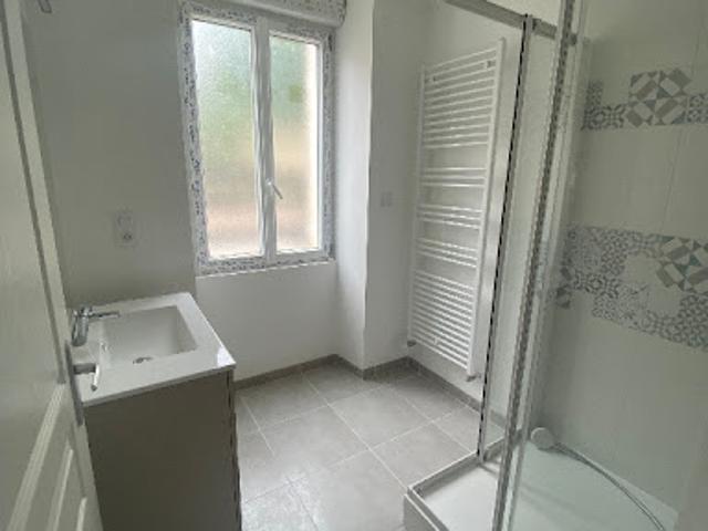 Location Maison 5 pièces 164 m2 Mont Saint Sulpice