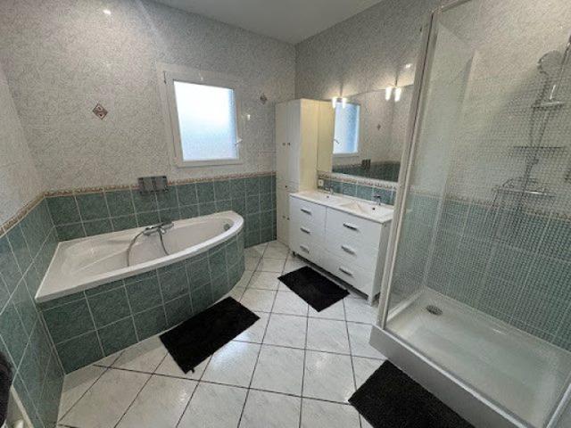 Location Maison 5 pièces 160 m2 Merignac