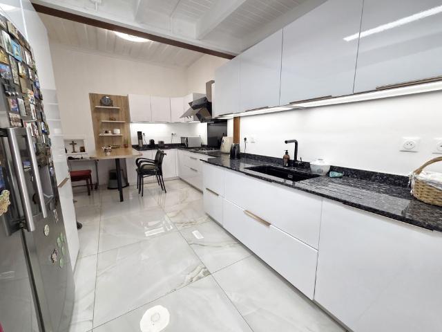 Location Maison 5 pièces 163m² ST DENIS 97417