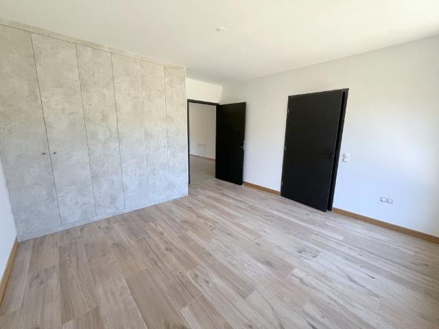 Location Maison 5 pièces 173m² BU 28410