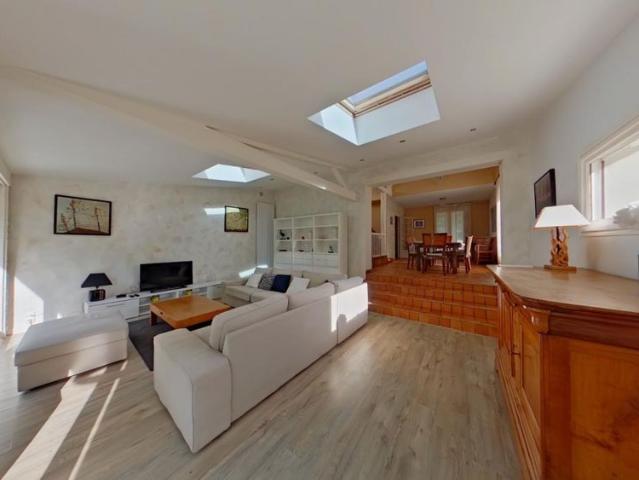 Location Maison 5 pièces 196m² VOUILLE 86190