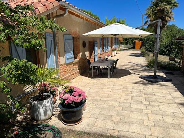 Location Maison 5 pièces 250 m2 Pébées