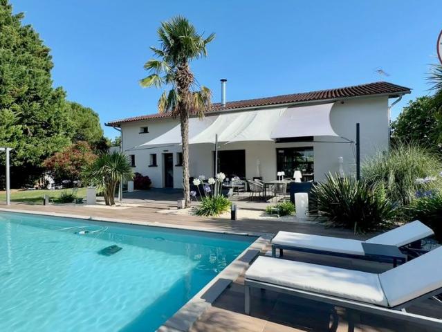 Location Maison 5 pièces 266m² LE CASTERA 31530