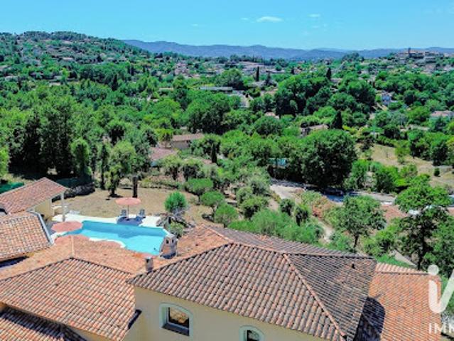 Location Maison 5 pièces 287 m2 Châteauneuf Grasse