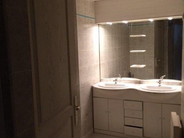 Location Maison 5 pièces 71m² LES VANS 07140
