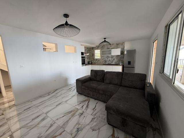 Location Maison 5 pièces 85m² LA CHALOUPE 97416