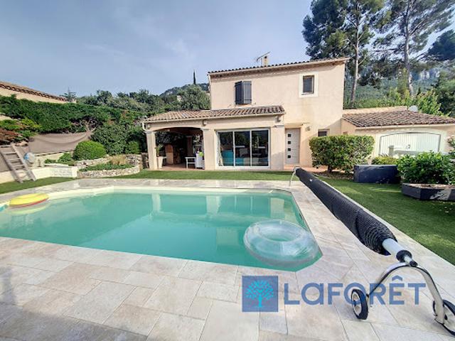 Location Maison 5 pièces 94.92 m2 Le Revest les Eaux
