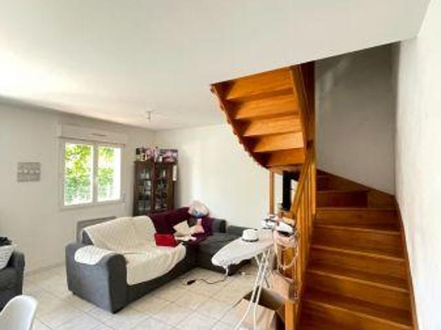 Location Maison 5 pièces 95.00 m² saint Etienne De Tulmont
