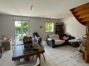 Location Maison 5 pièces 95.00 m² saint Etienne De Tulmont
