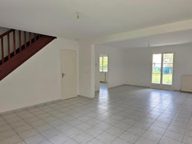 Location Maison 5 pièces 95.8 m2 Larçay