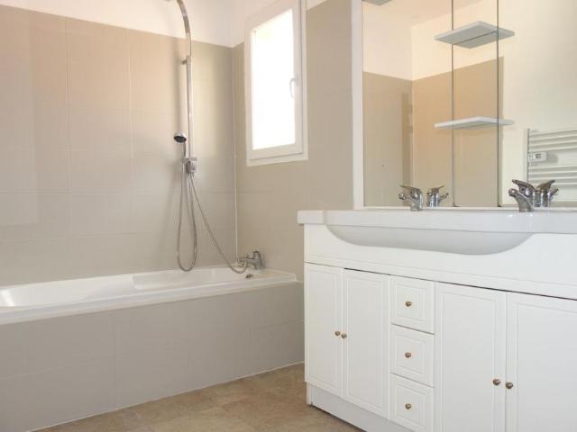 Location Maison 5 pièces 95m² ST MAMERT DU GARD 30730