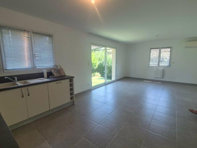 Location maison, 65 m² T 3 à Pont Saint Esprit, 950 €