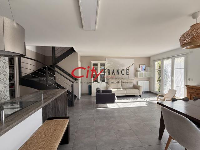 Location Maison 6 pièces 116m² VILLEPREUX 78450