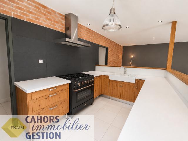 Location Maison 6 pièces 150m² SAUZET 46140