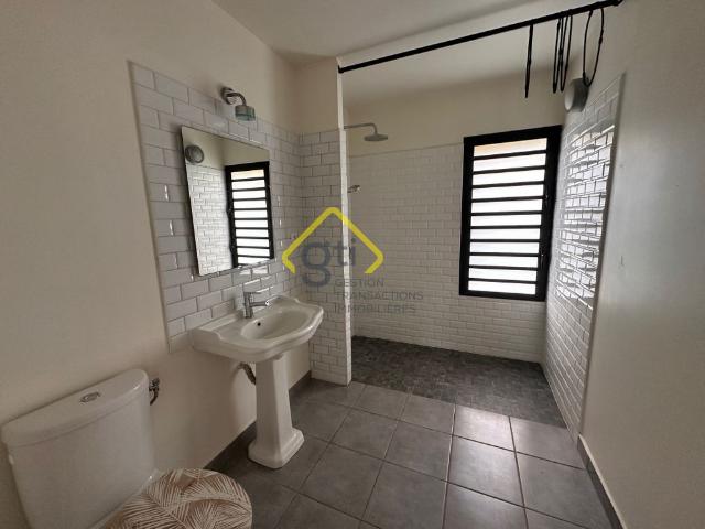 Location Maison 6 pièces 165m² LA MONTAGNE 97417