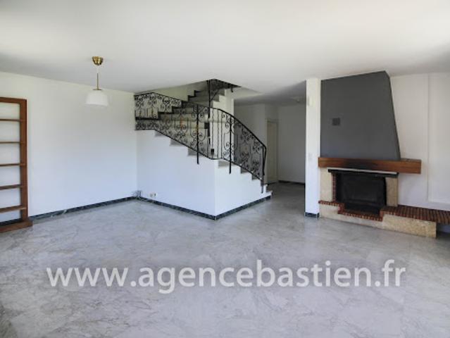 Location Maison 6 pièces 170 m2 Divonne les Bains