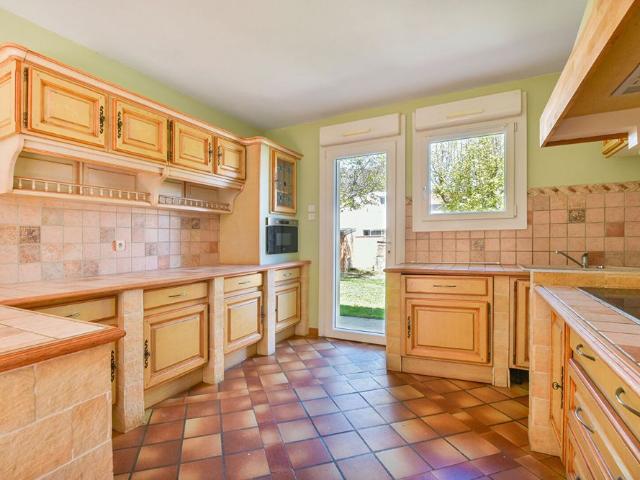 Location maison 6 pièces, 170.00m², Verneuil l'Étang