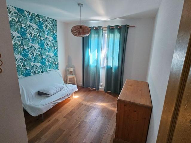 Location maison 6 pièces, 180.00m², Vailhauquès