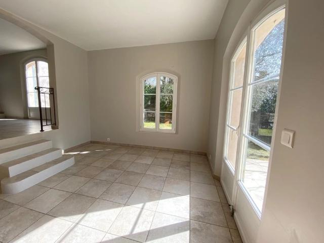 Location Maison 6 pièces 201m² OPIO 06650