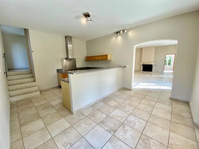 Location Maison 6 pièces 201m² OPIO 06650
