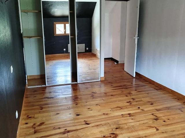 Location Maison 6 pièces 219m² CAMPAN 65710