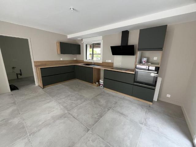 Location Maison 6 pièces 225m² BEAUCOUZE 49070