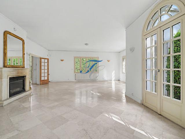 Location Maison 6 pièces 237.68 m2 Garches