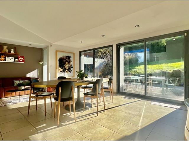 Location maison 6 pièces, 280.00m², Chantraine