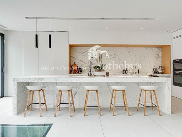 Location Maison 6 pièces 350 m2 Aix en Provence