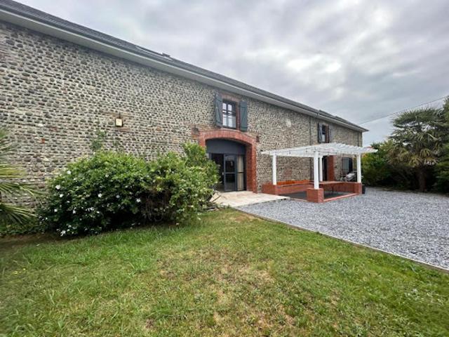 Location Maison 6 pièces 402 m2 Denguin