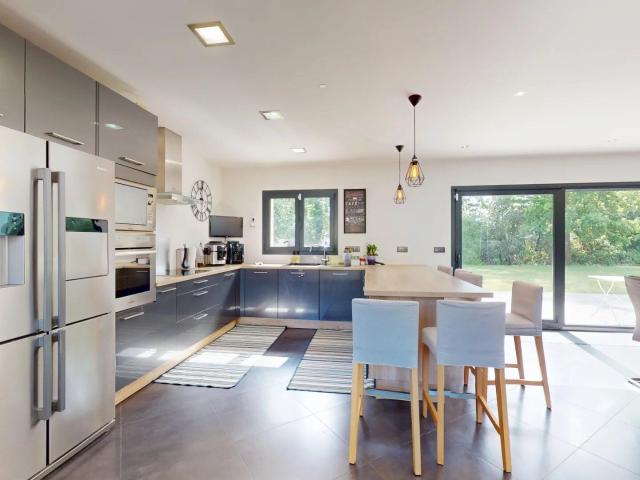 Location Maison 6 pièces 260 m2 à Chevry Cossigny