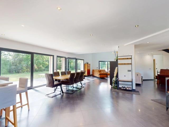 Location Maison 6 pièces 260 m2 à Chevry Cossigny