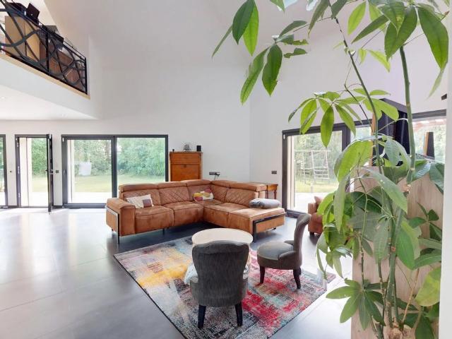 Location Maison 6 pièces 260 m2 à Chevry Cossigny