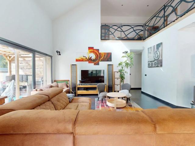 Location Maison 6 pièces 260 m2 à Chevry Cossigny